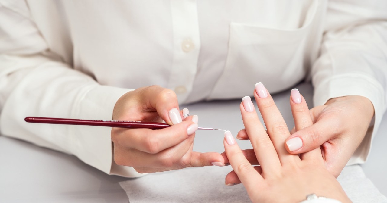 Poproś stylistkę o taki manicure. Jesienią będą go nosić wszyscy