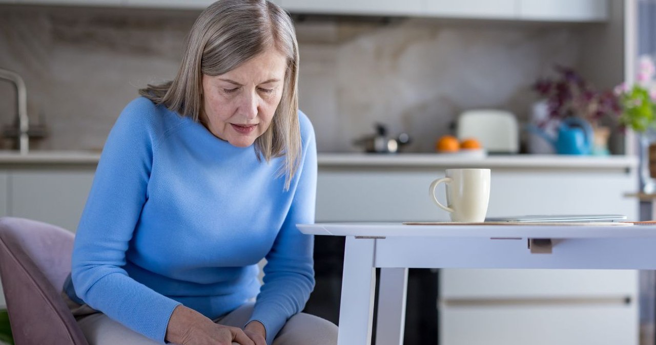 Osteoporoza to także skutek menopauzy. Dietetyczka: nie chodzi tylko o wapń