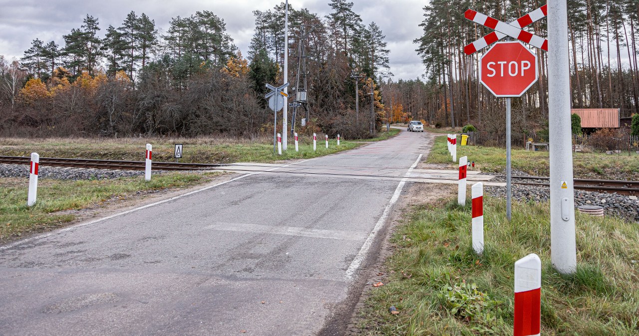 Automatyczne mandaty na przejazdach kolejowych? 500 przejazdów pod nadzorem