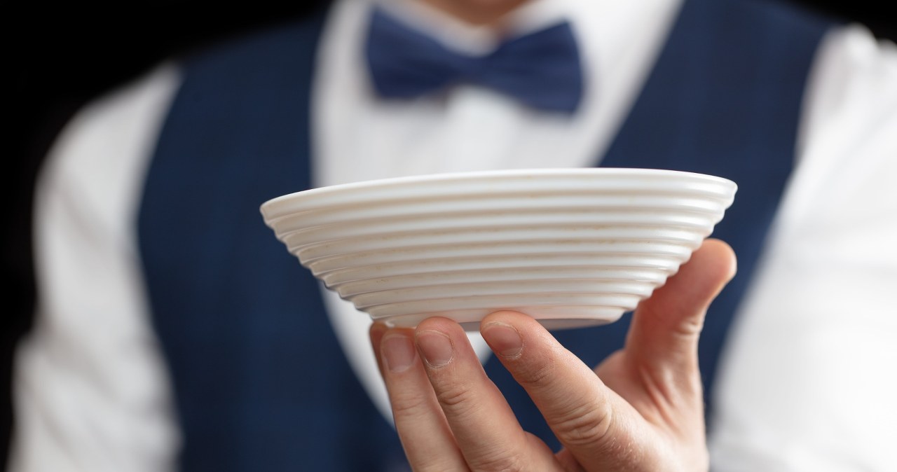Restauracja doliczyła "obowiązkowy napiwek"? Prawo mówi jasno, co zrobić