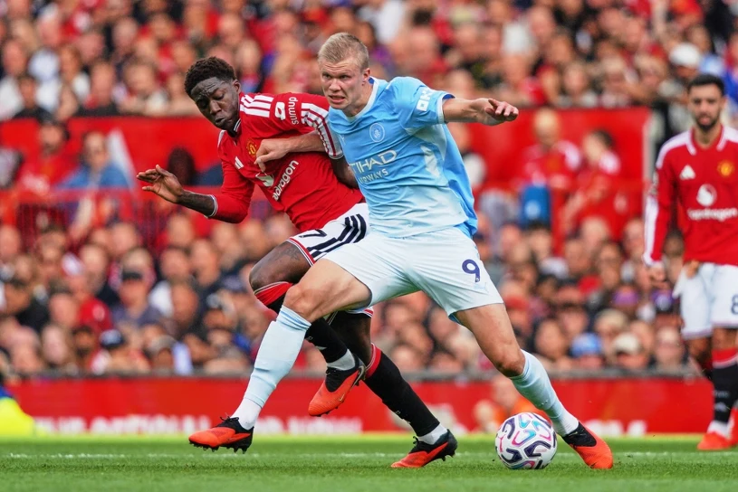 Czerwień dla City, Haaland uciszył United. Wrzało w derbach Manchesteru