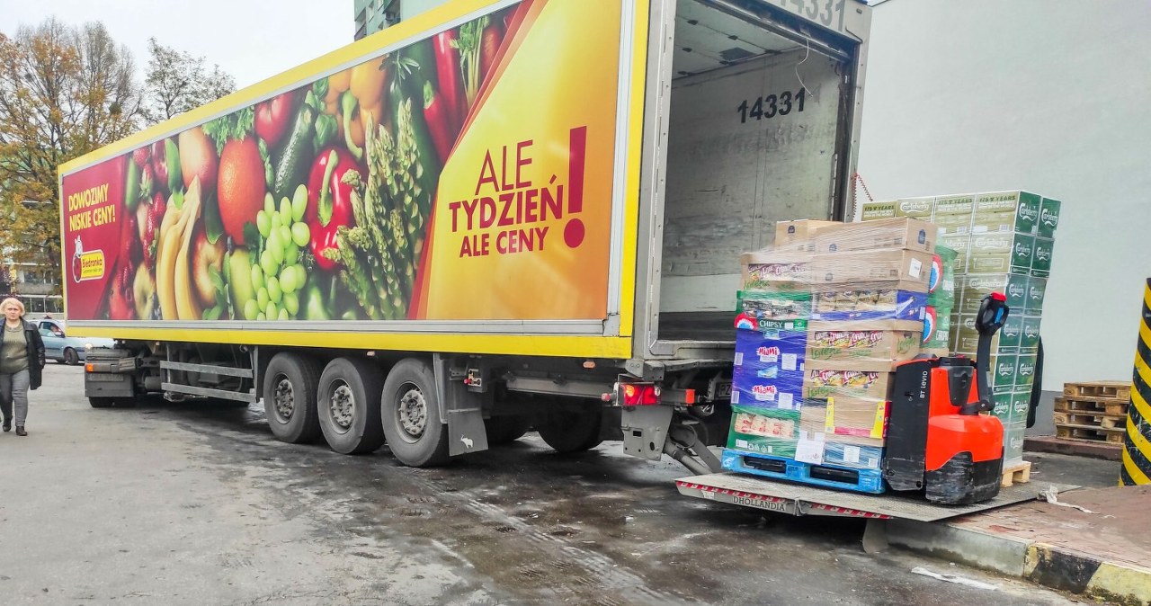 Kierowcom blokowano zmianę pracy. Biedronka z karą 525 mln zł