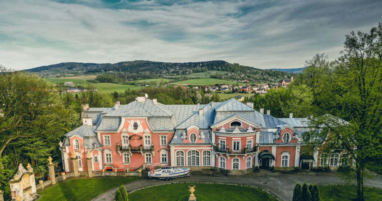Architektoniczna perełka z ogrodem jak z baśni. Znajduje się w Małopolsce