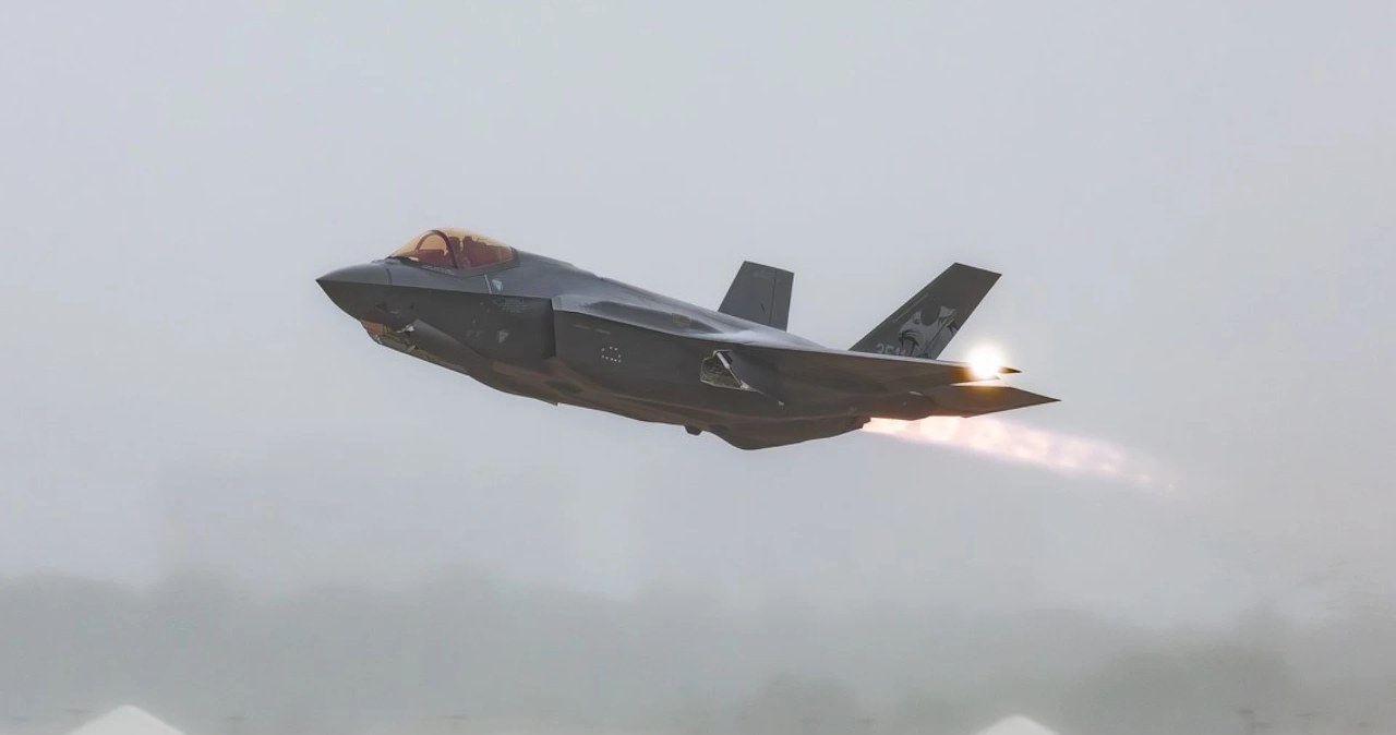 Polska dopiero przyjęła pierwsze F-35, a kolejny już wzbił się w powietrze