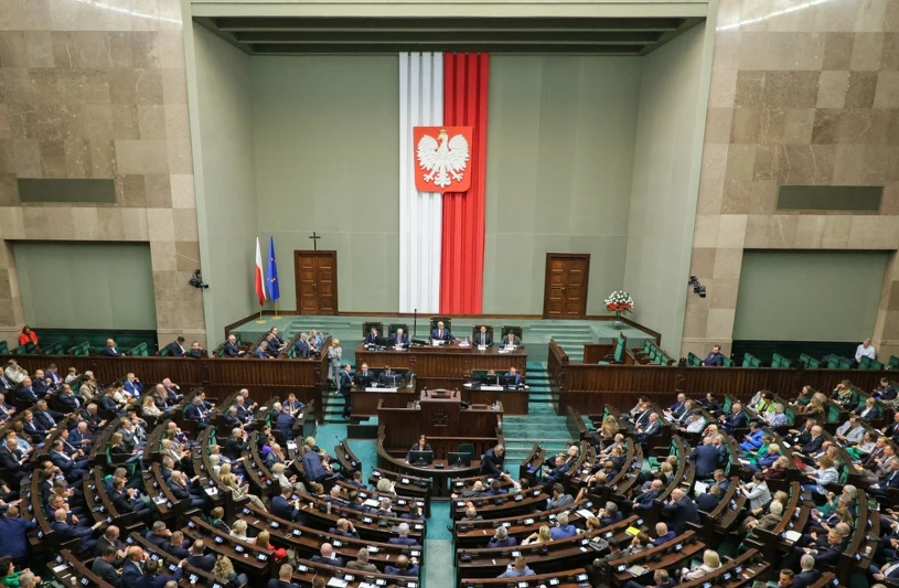 Najnowszy sondaż partyjny. Lider z przewagę pięciu punktów