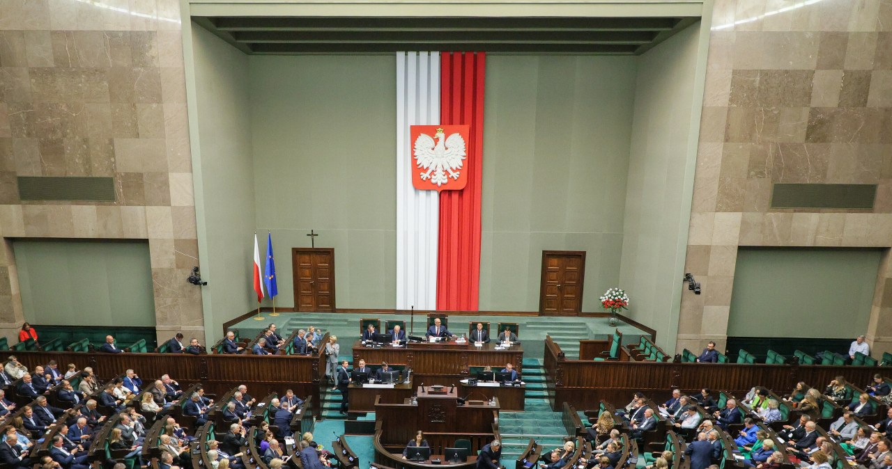 Najnowszy sondaż partyjny. Lider z przewagę pięciu punktów