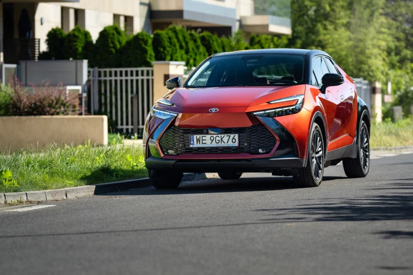 Toyota sprzedaje C-HR w cenie od 61 900 zł. Uwaga, jest gwiazdka w cenniku