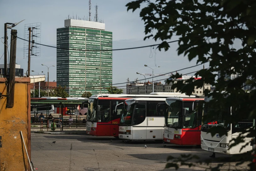 Firmy przewozowe pod ścianą. "Dokładamy, żeby zrealizować przejazdy"
