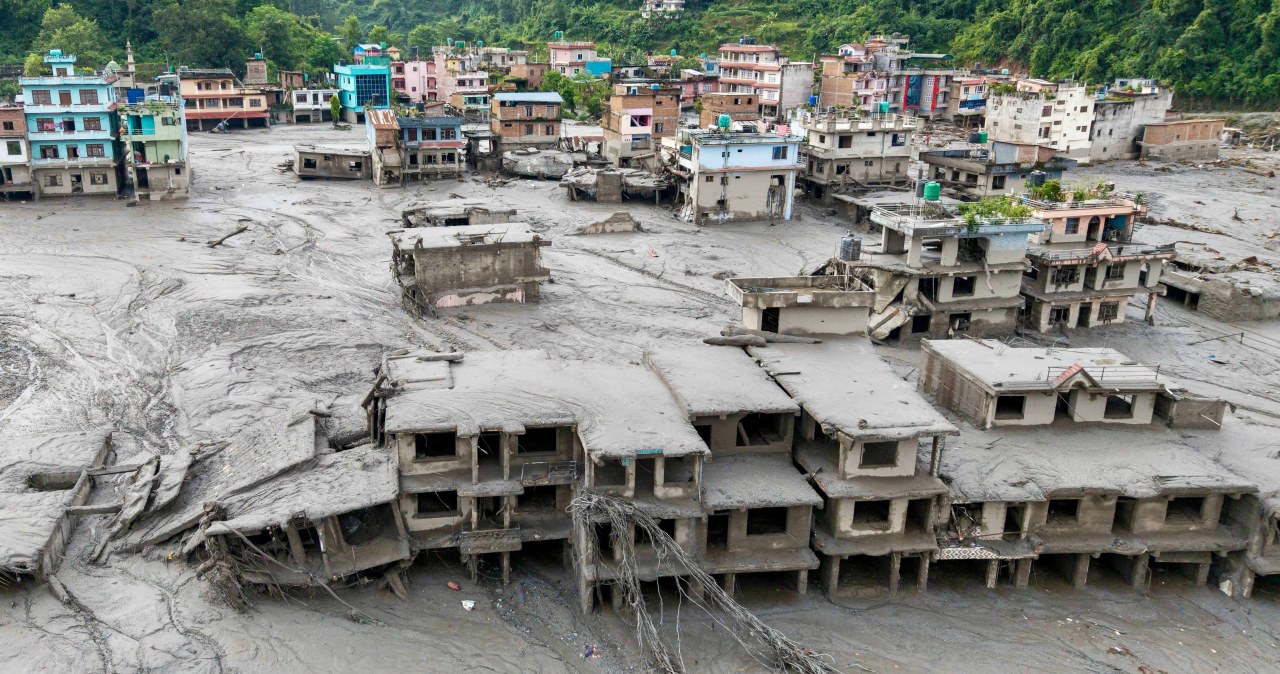 Jak doszło do powodzi w Nepalu? Możliwa przyczyna i liczba ofiar Jak doszło do powodzi w Nepalu? Możliwa przyczyna i liczba ofiar