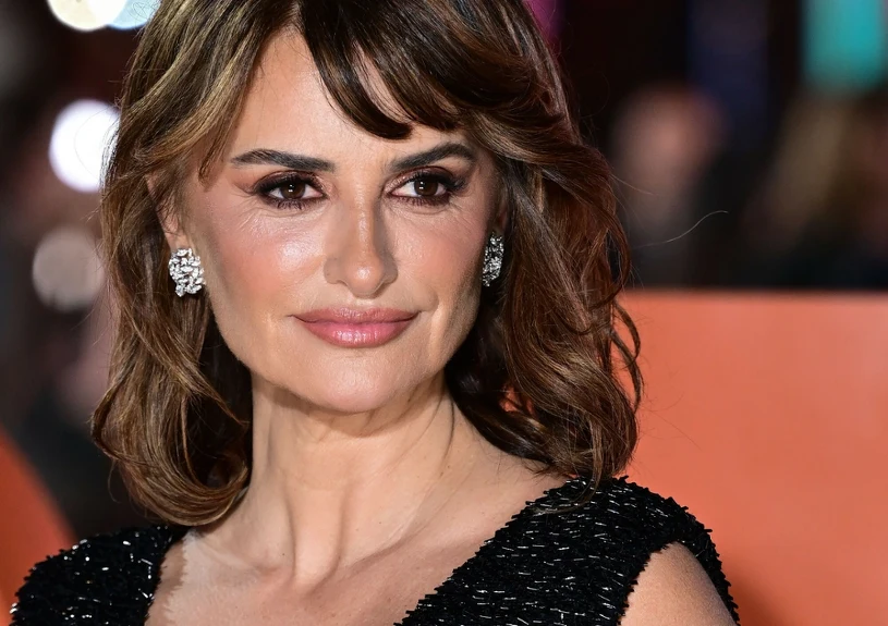 Te sukienki robią furorę wśród kobiet po 50-tce. Penélope Cruz je uwielbia