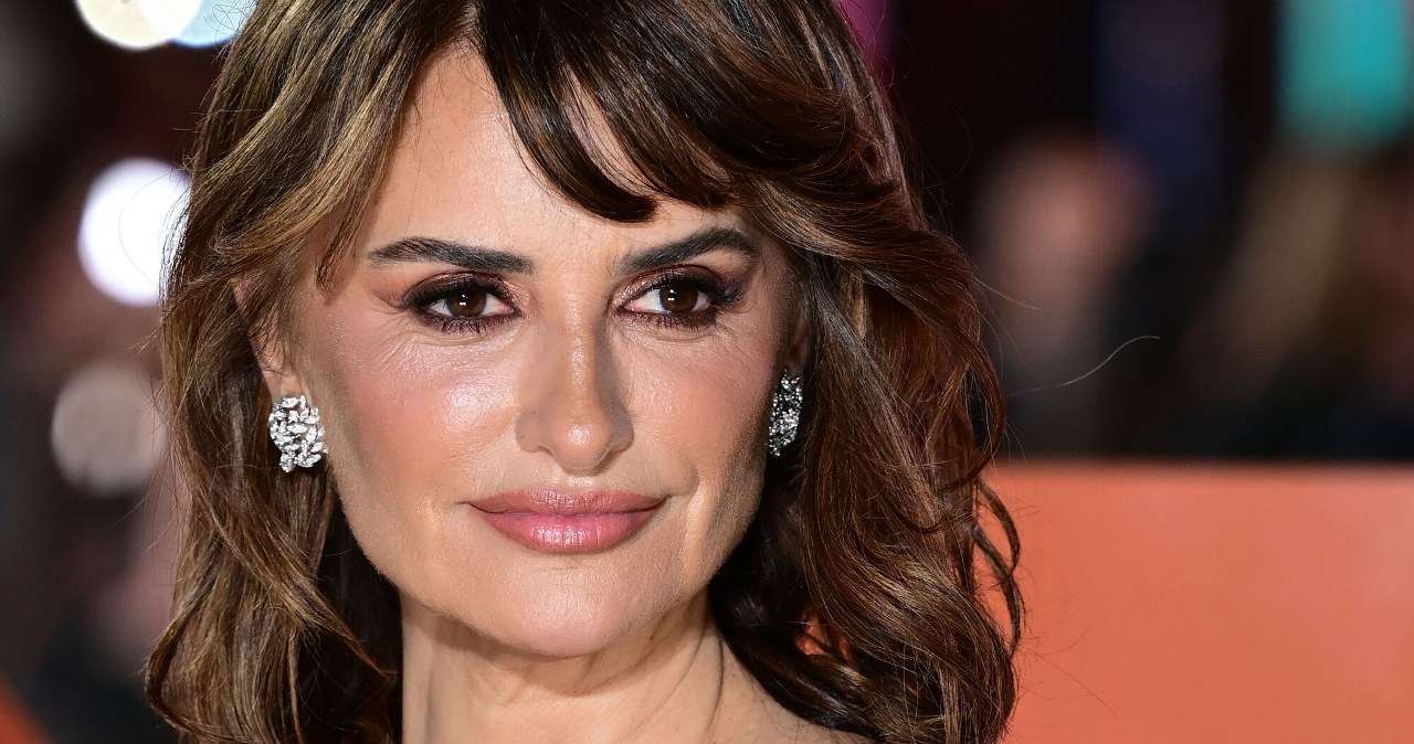 Te sukienki robią furorę wśród kobiet po 50-tce. Penélope Cruz je uwielbia