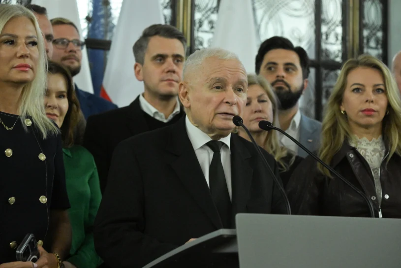 Brawa na konferencji PiS. Kaczyński: Poseł wraca do nas