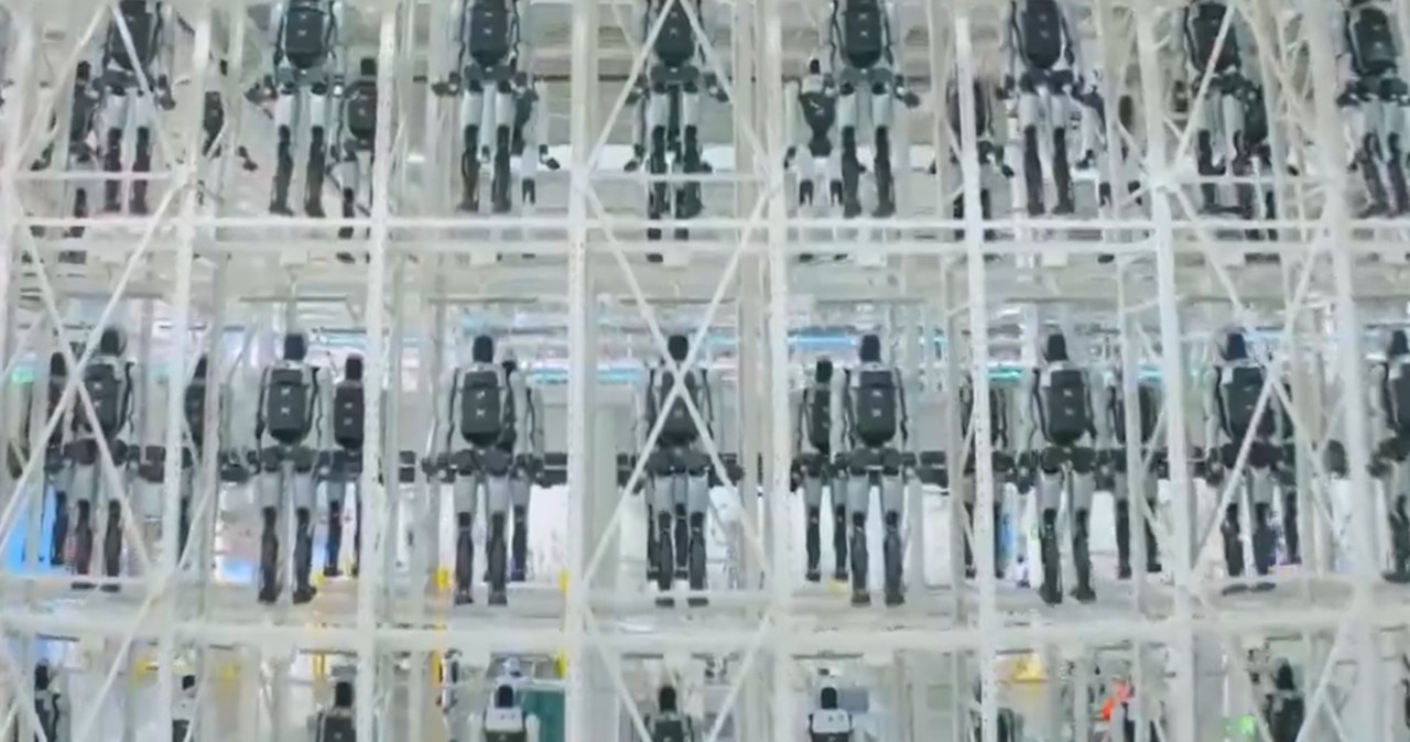 Chiny uruchomiły innowacyjną fabrykę humanoidów. Robot co 10 min