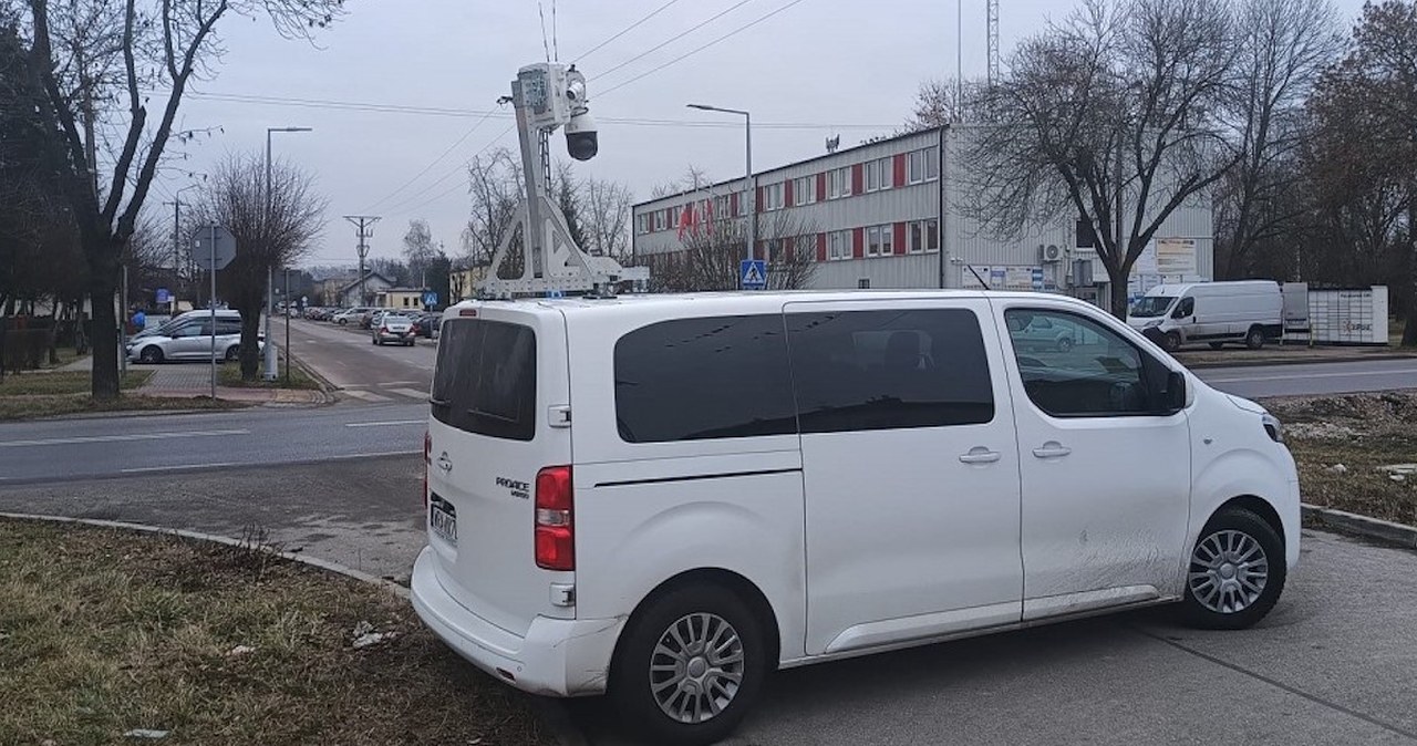 Kamera nagrała jedno wykroczenie. Kierowca dostał mandaty na 12 tys. zł