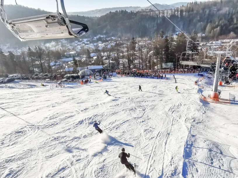 Poles book 2027 winter breaks: mountains cheaper than last year