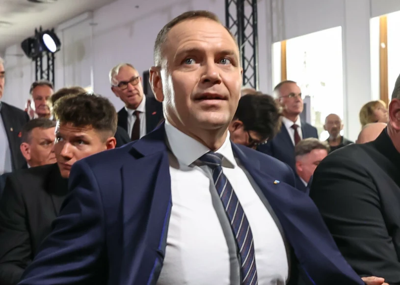 Piłkarski prezent dla Nawrockiego. Prezes ujawnia i nie kryje zaskoczenia