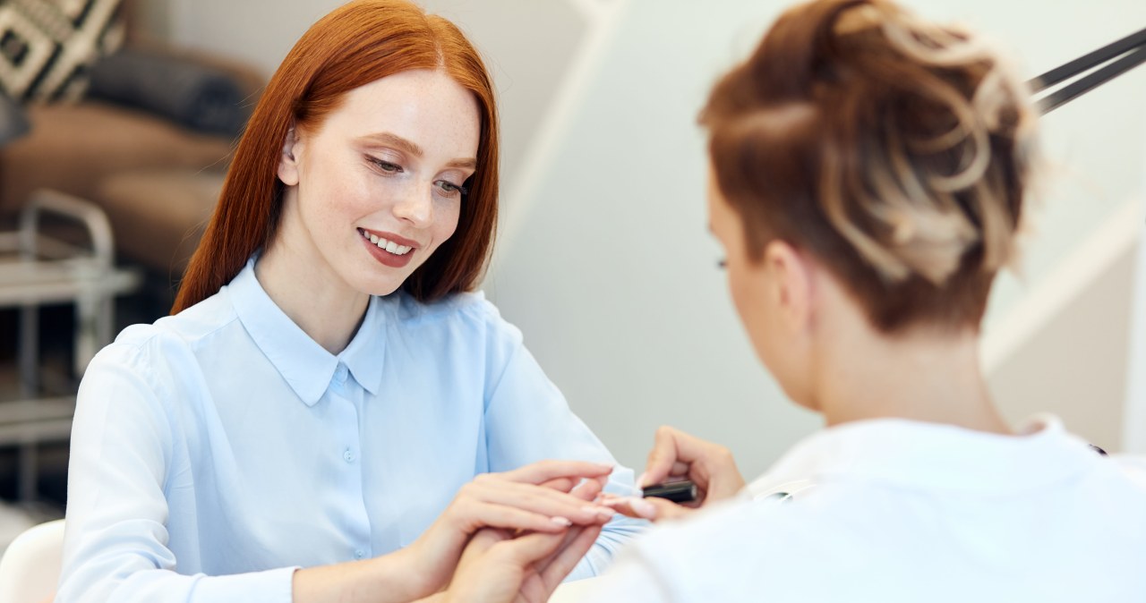 Stylistki robią go zamiast zwykłego frenchu. Najmodniejszy manicure jesieni