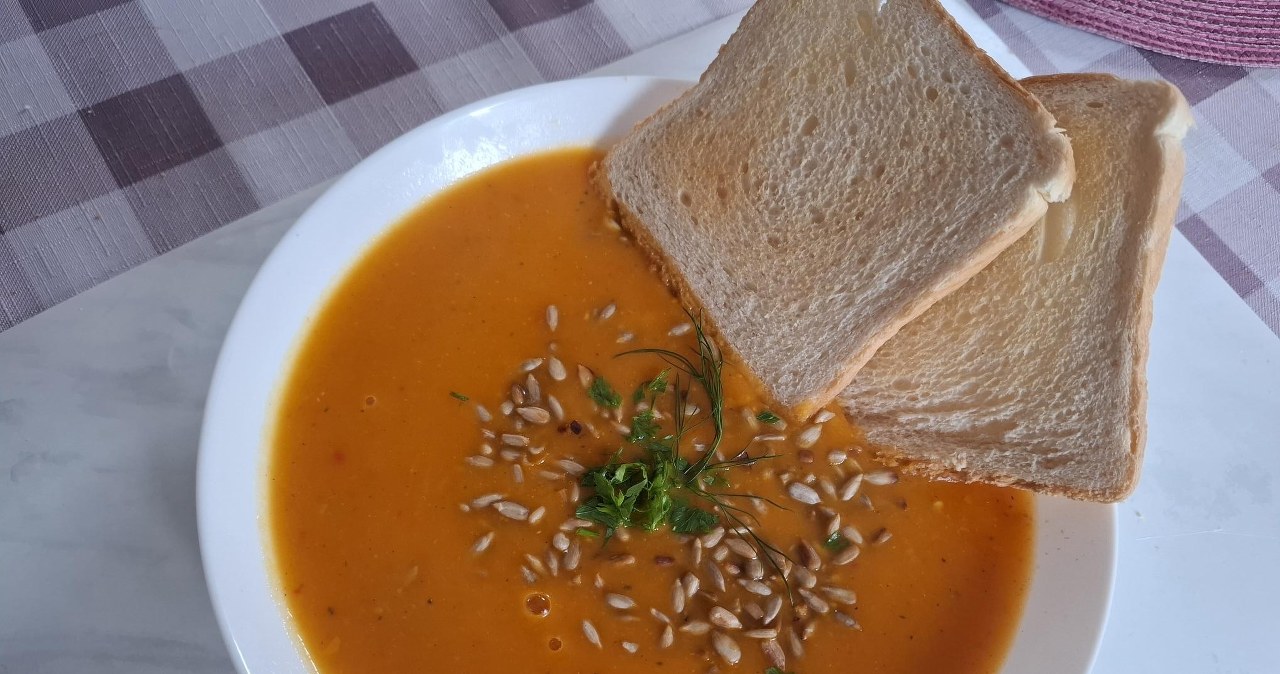 Nie ma prostszego przepisu na zupę z dyni. Rozgrzewa i smakuje obłędnie