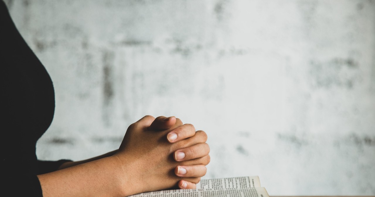 Myślisz, iż TikTok to tylko rozrywka? Tu czytają Biblię i modlą się