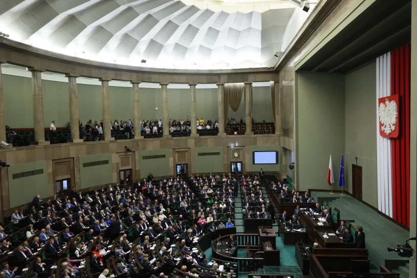 KO na czele, ale bez gwarancji władzy. Zmiany w najnowszym sondażu