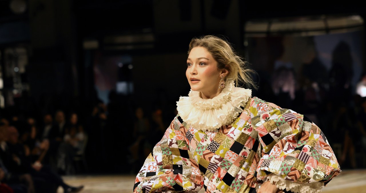Gigi Hadid skradła show w Mediolanie. Jej suknia Valentino robi wrażenie