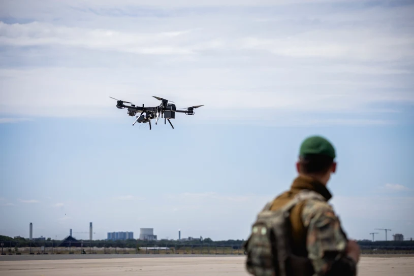 Dron rozbił się niedaleko bazy Bundeswehry. Znaleziono podejrzany materiał