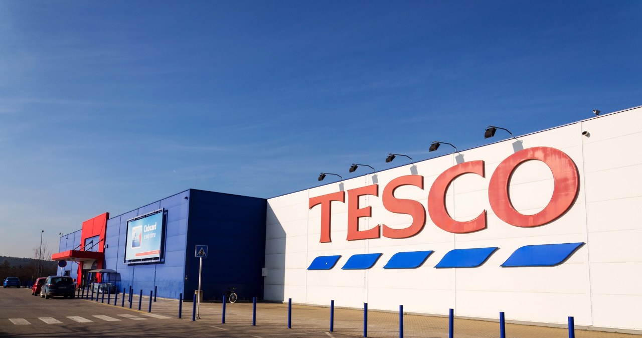 Tesco może sprzedać setki sklepów. Na liście zainteresowanych znany dyskont