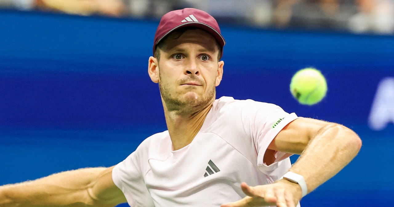 Już 5-0 w rywalizacji Hurkacza z byłym reprezentantem Rosji. Dwa sety w ATP