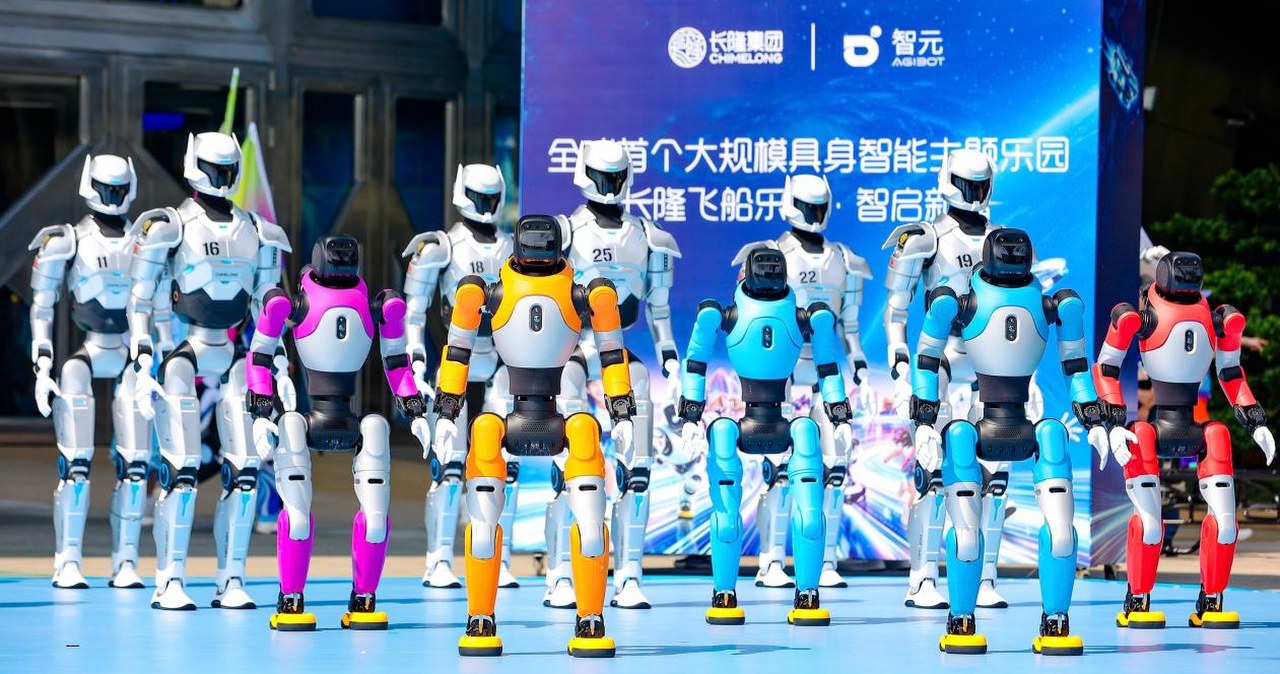 Setki robotów w rekordowym parku rozrywki. Początek zmian