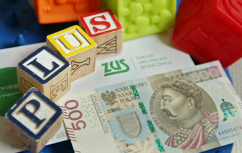 ZUS odmawia 800 plus cudzoziemcom. Te warunki trzeba spełnić