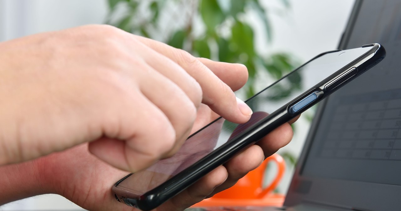 Niby pełny zasięg, a internetu i tak nie ma. Co się dzieje z telefonem