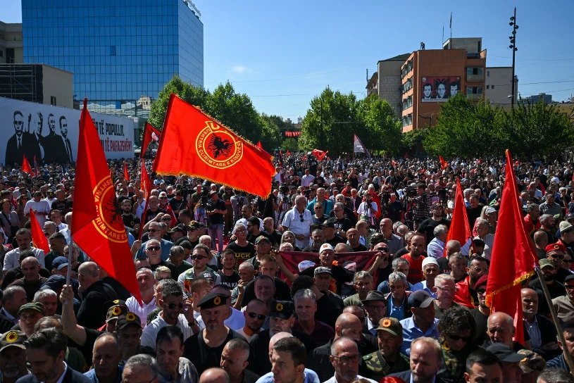 Bałkański kocioł wrze. Paraliż w stolicy, tłum protestuje po decyzji sądu