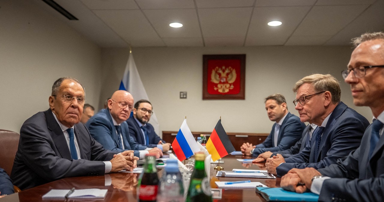 Ławrow spotkał się z szefem niemieckiego MSZ. "Wyjął kartkę i przeczytał"