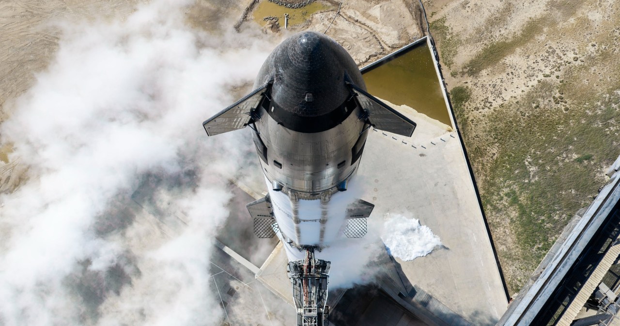 Przełomowy lot wielkiej rakiety SpaceX. Oglądaj na żywo