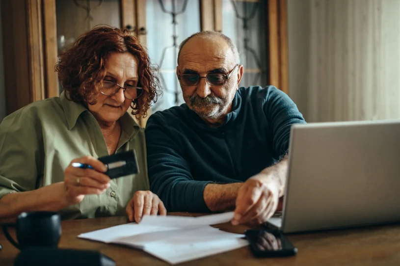 Wspólne konto małżonków. Co dzieje się po śmierci jednego z nich?