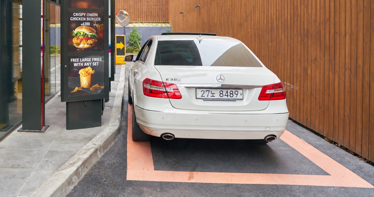 Koniec krzyczenia do głośnika w drive-thru. Mercedes ma inny pomysł