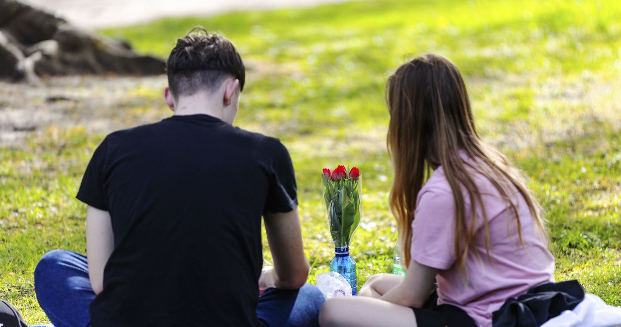 Koszt randkowania rośnie. Młodzi rezygnują ze spotkań, żeby oszczędzać