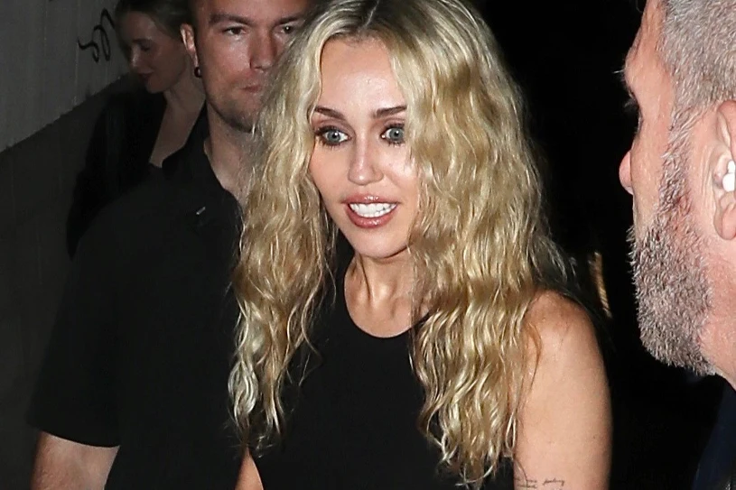 Ostatni raz dokonała tego 13 lat temu. Miley Cyrus wraca na sam szczyt!