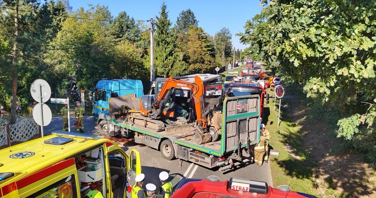 Bus Carrying 32 Children Collides with Truck in Osowiec - News Directory 3