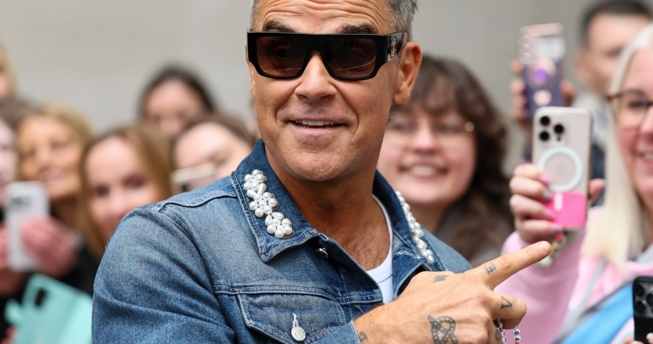 Robbie Williams zaskoczył tłum przed hotelem. "Widać, iż kocha fanów"