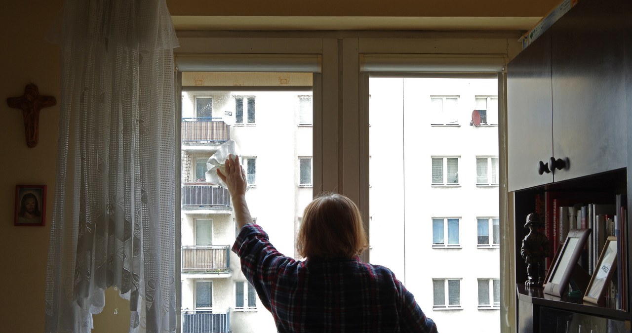 Myję okna cebulą. Brzmi dziwnie, ale nie mam żadnych smug