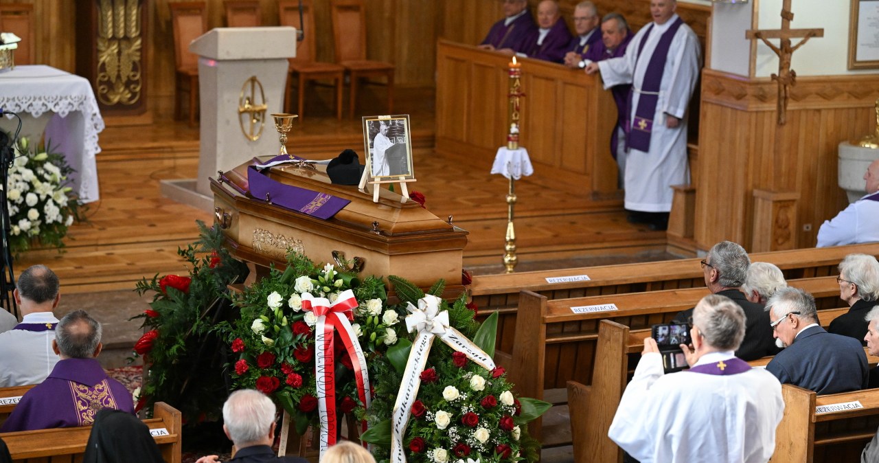 Tragedia w klasztorze w Jarosławiu. Ujawniono zeszyt po pogrzebie księdza Tragedia w klasztorze w Jarosławiu. Ujawniono zeszyt po pogrzebie księdza