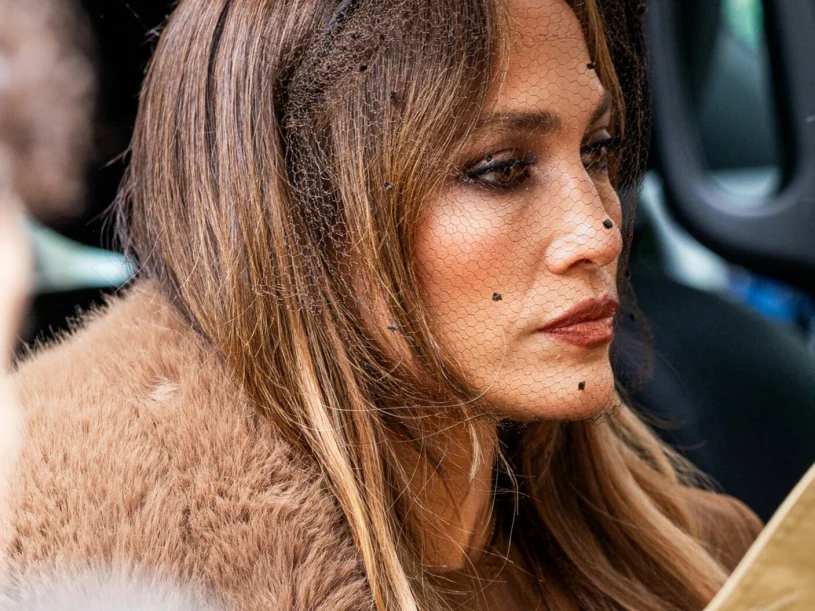 Fryzura Jennifer Lopez hitem dla 50-latek. Idealny wybór na jesień