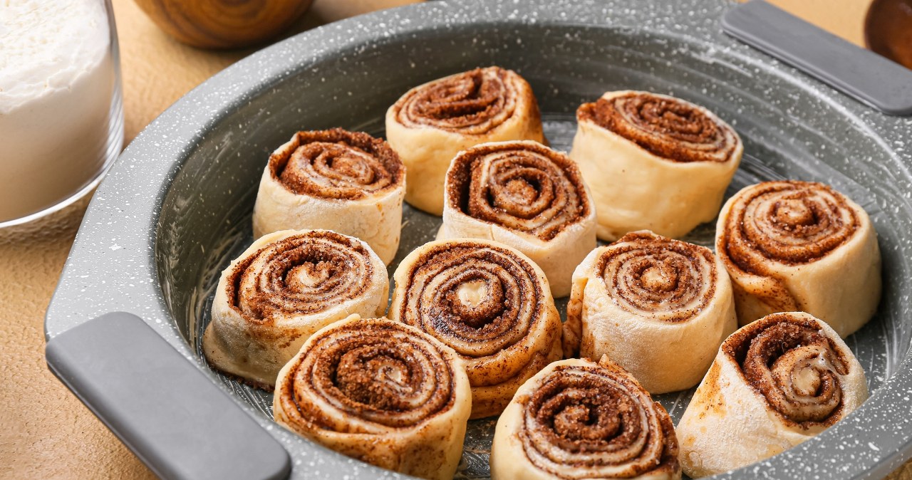 Cynamonki z kruchego ciasta. Szybkie i nie trzeba ich wyrabiać