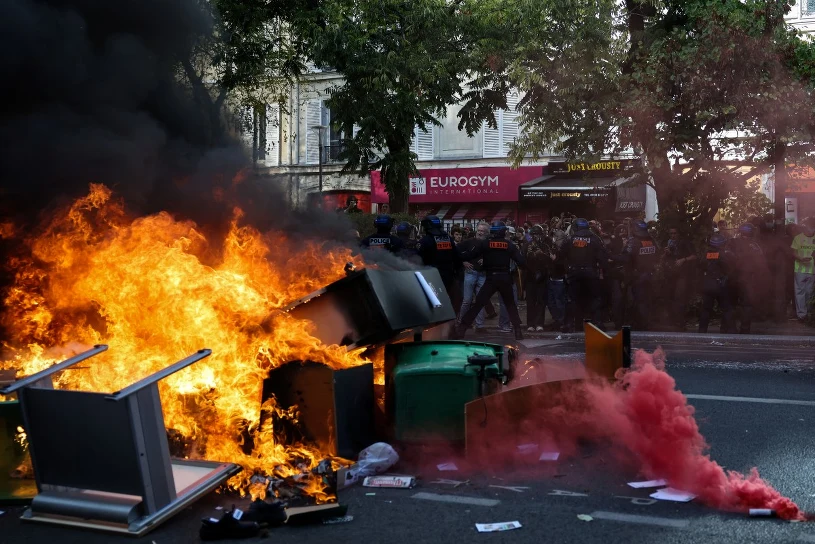Francja pogrąża się w protestach. Setki tysięcy osób wyszły na ulice