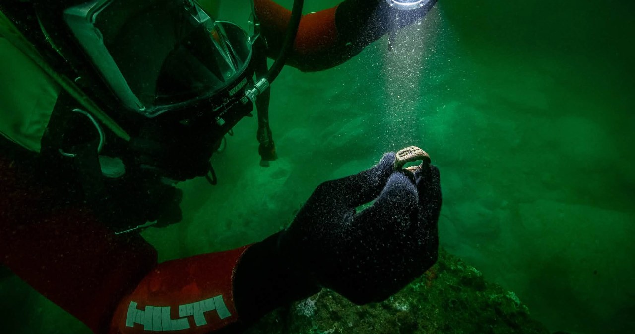 Pierwszy taki artefakt. Na pierścieniu z brązu odkryto latarnię z Faros