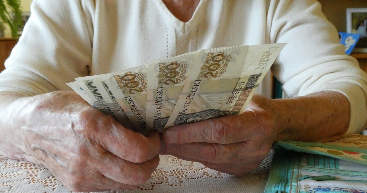 Spór o koszyk emeryta. Waloryzacja po nowemu nie podoba się w ministerstwie