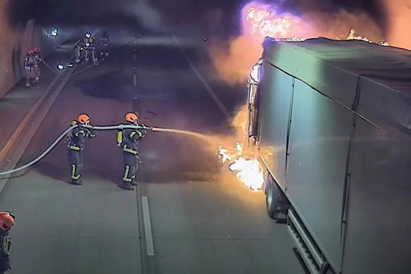Dramatyczne sceny na drodze S3. Uszkodzony tunel został zamknięty