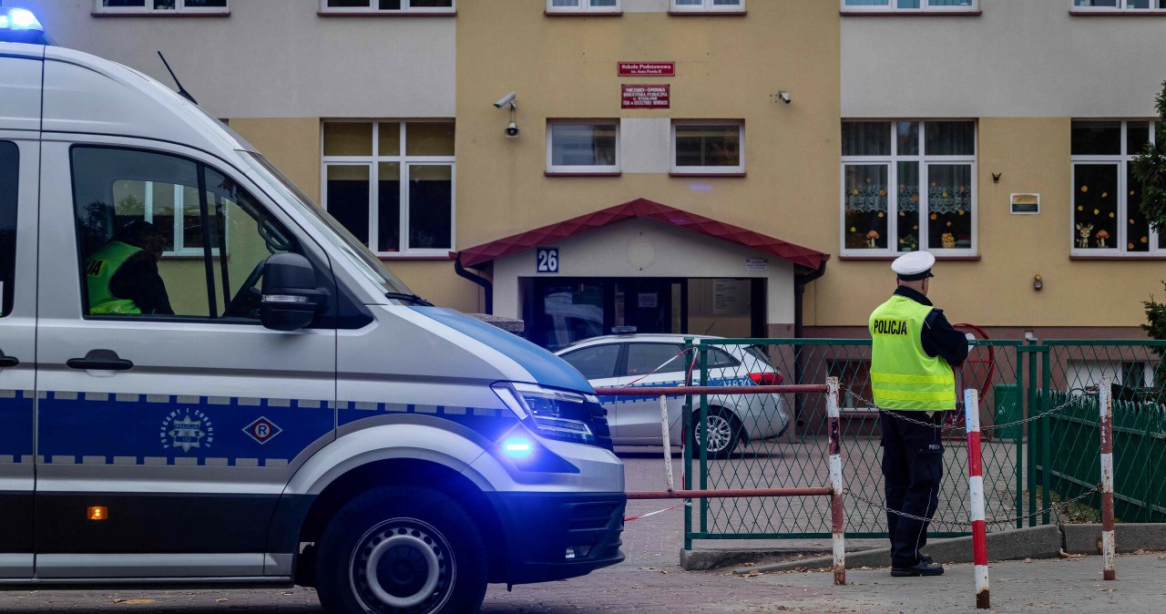 Echa ataków nastolatków. Patrole policji, niektóre szkoły zamknięte Echa ataków nastolatków. Patrole policji, niektóre szkoły zamknięte
