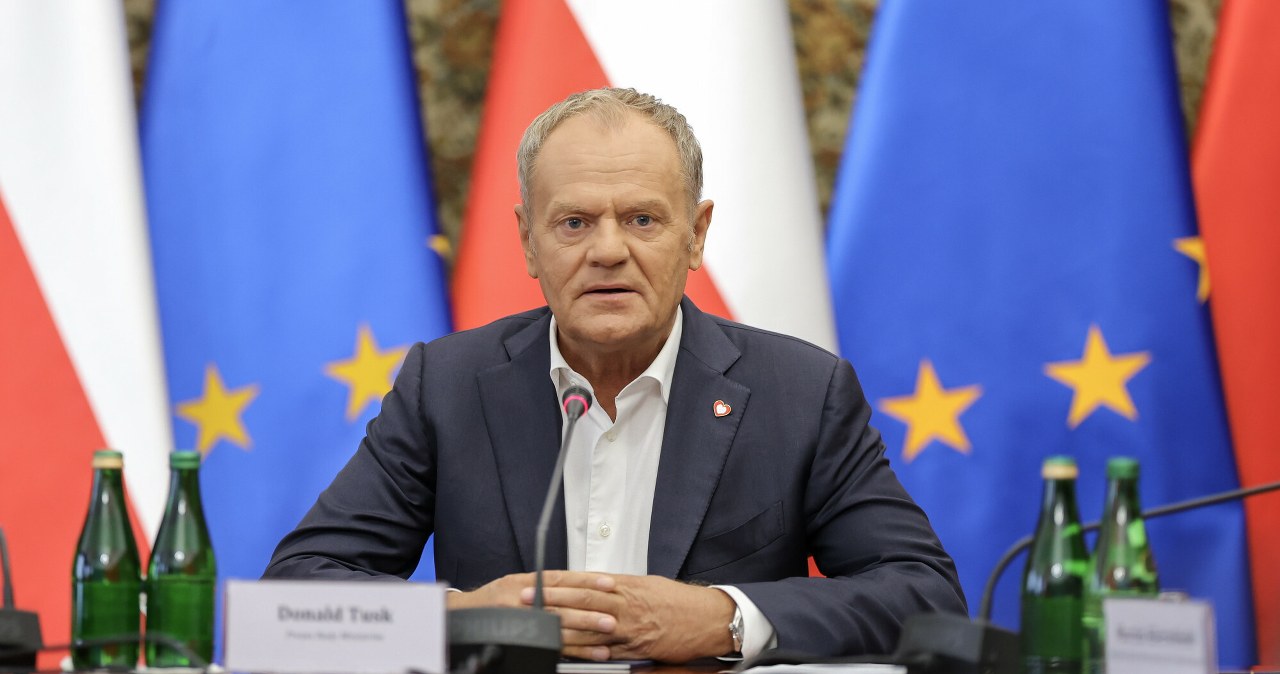 "Przed chwilą odebrałem meldunek". Tusk o sytuacji w szkołach
